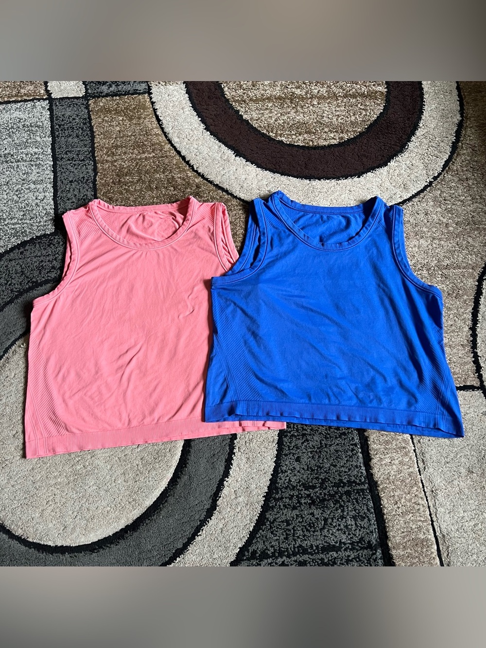 Women’s Athleta seamless Performance Cropped Tanks Tops Size Medium Set of 2